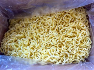 Кукурузные шарики со вкусом краба: Луковые кольца 