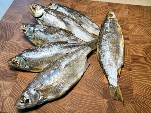 Бастони Снеки сыровяленые с можжевельником: Тарань вяленая (Азовская)