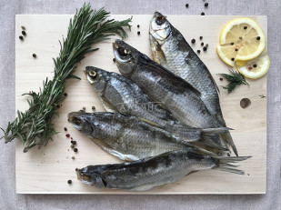 Кальмар кольца со вкусом Том Ям: Вобла вяленая астраханская крупная