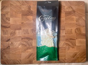 Деревенские гренки с вкусом тайский перчик: Сыр 60 гр ГОРНЫЙ СЫРОВАР (Бочонок)