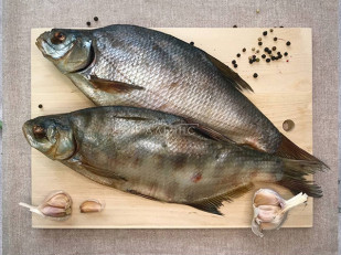 Кальмар кольца со вкусом Том Ям: Лещ цимлянский вяленый